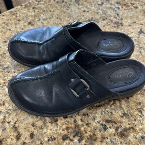 Clarks artisan black open back slip on leather shoes in good condsize 7 1/2 wide